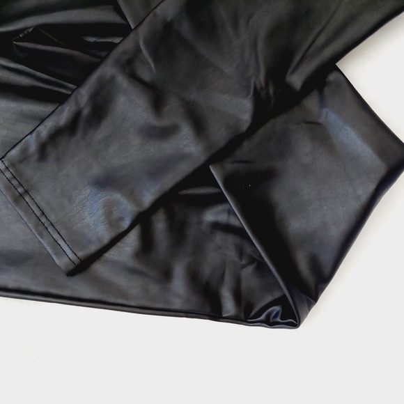 Blank NYC Black Vegan Leather Classic Look Skinny Zip Pockets Moto Pants P1085 - Picture 2 of 8